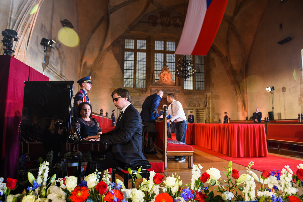 Karel Leskovec při zkoušce na vystoupení ve Vladislavském sále